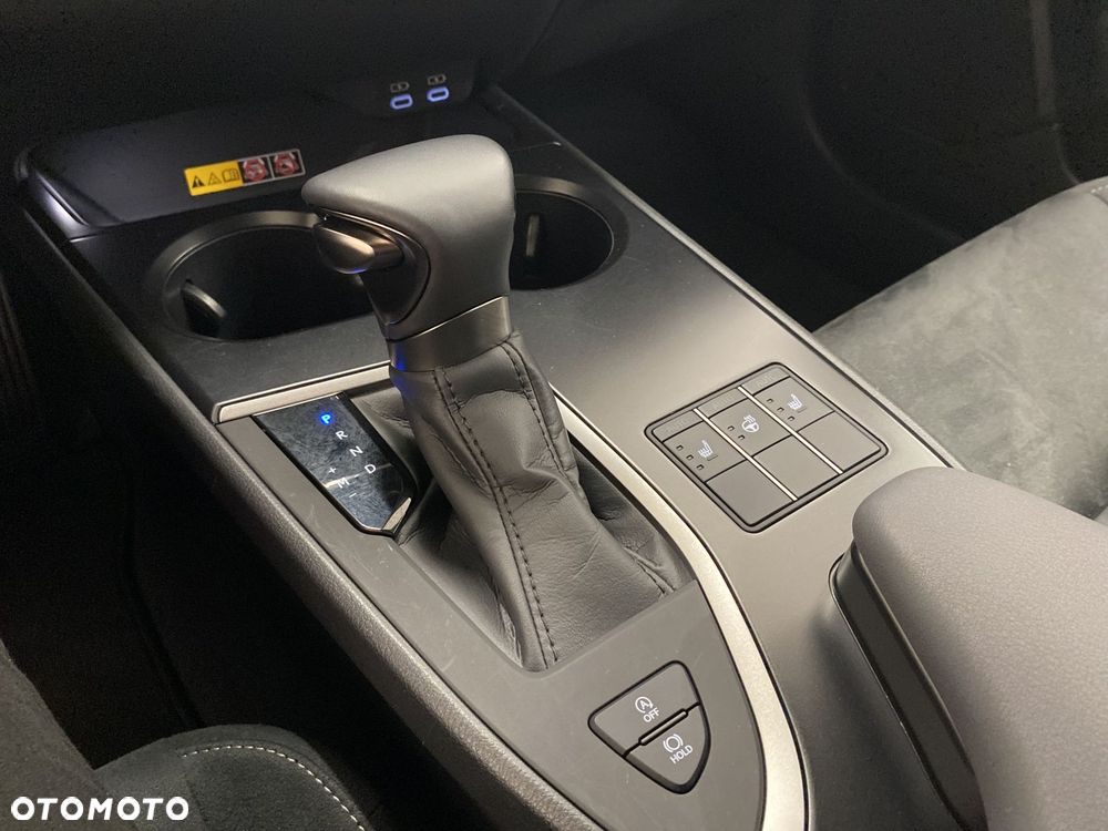 Lexus UX - 15