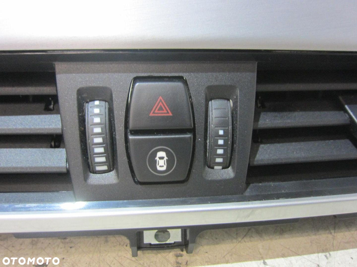 BMW X1 F48 KRATKA NAWIEWU LISTWA DESKI DEKOR SREBRNY 9347741 51459347741 - 5