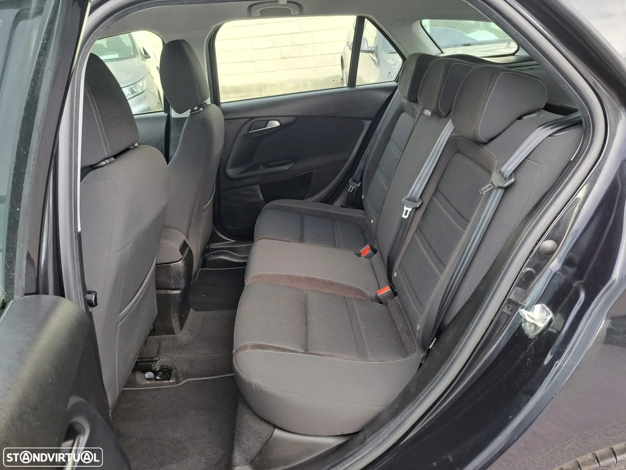 Fiat Tipo Station Wagon 1.3 M-Jet Lounge Tech - 32