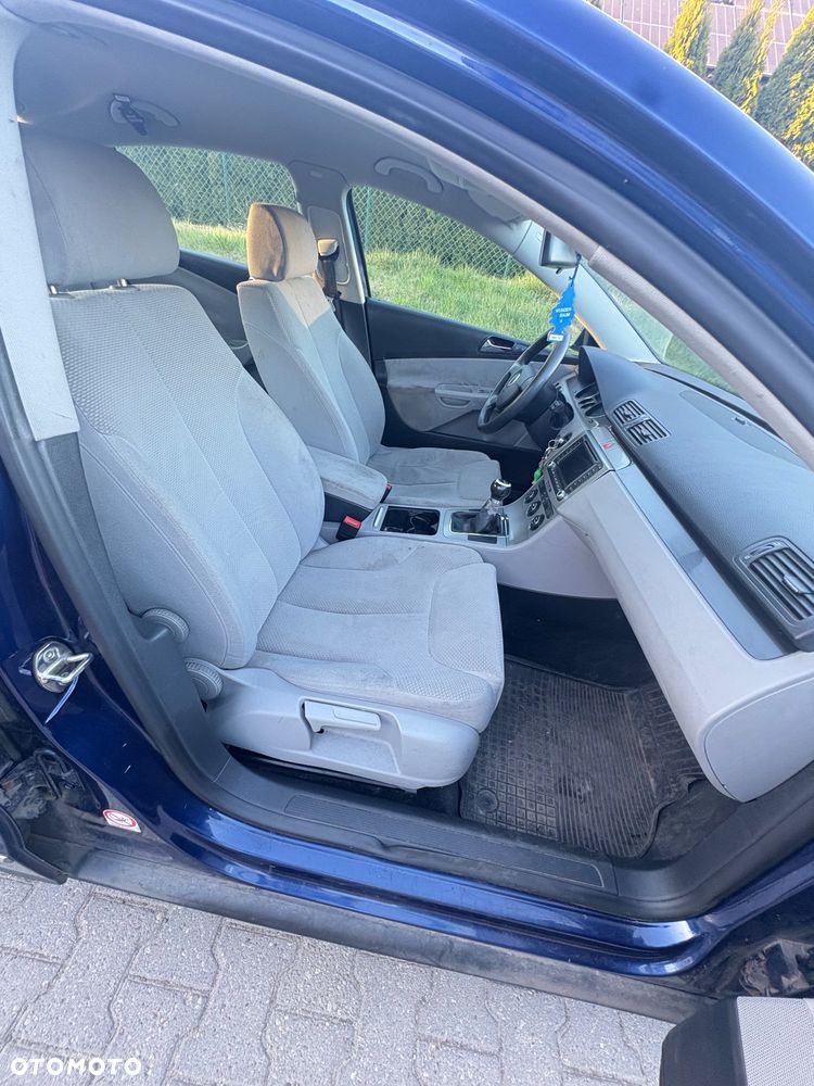 Volkswagen Passat 1.9 TDI Individual - 17