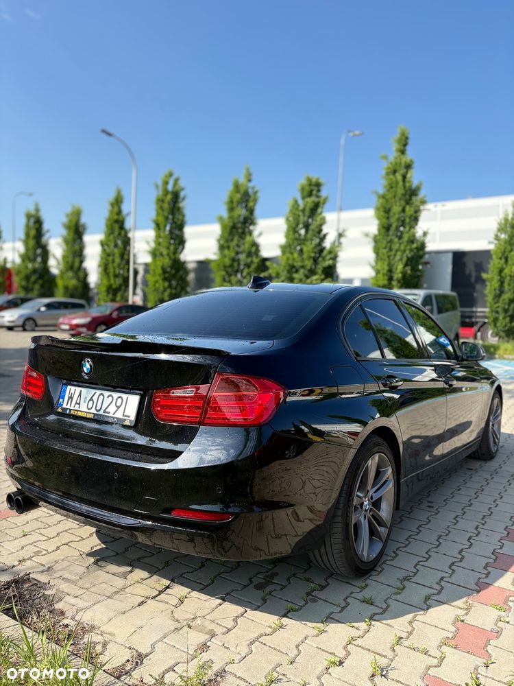BMW Seria 3 328i Sport Line - 21