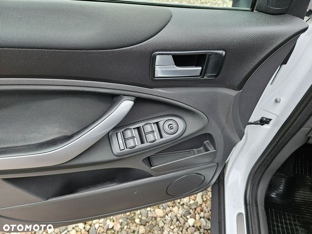Ford Kuga - 13