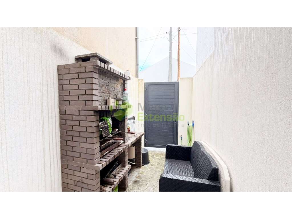 Moradia contemporânea, 3 suites, no Seixal da Lourinhã - Apenas 1 k... - Grande imagem: 3/26
