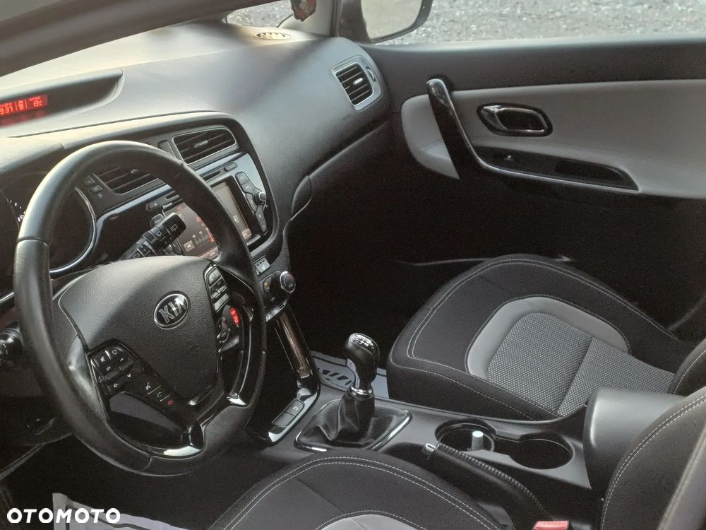 Kia Ceed 1.6 GDI Fifa World Cup Edition - 11