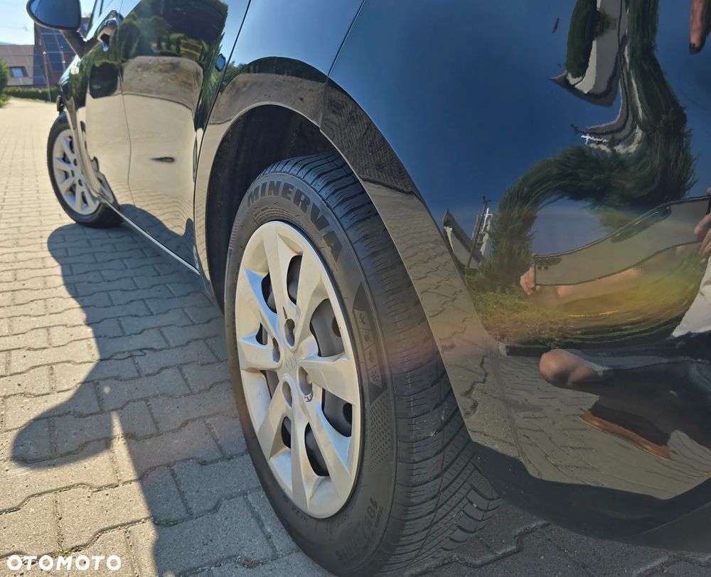 Kia Rio 1.4 L - 16