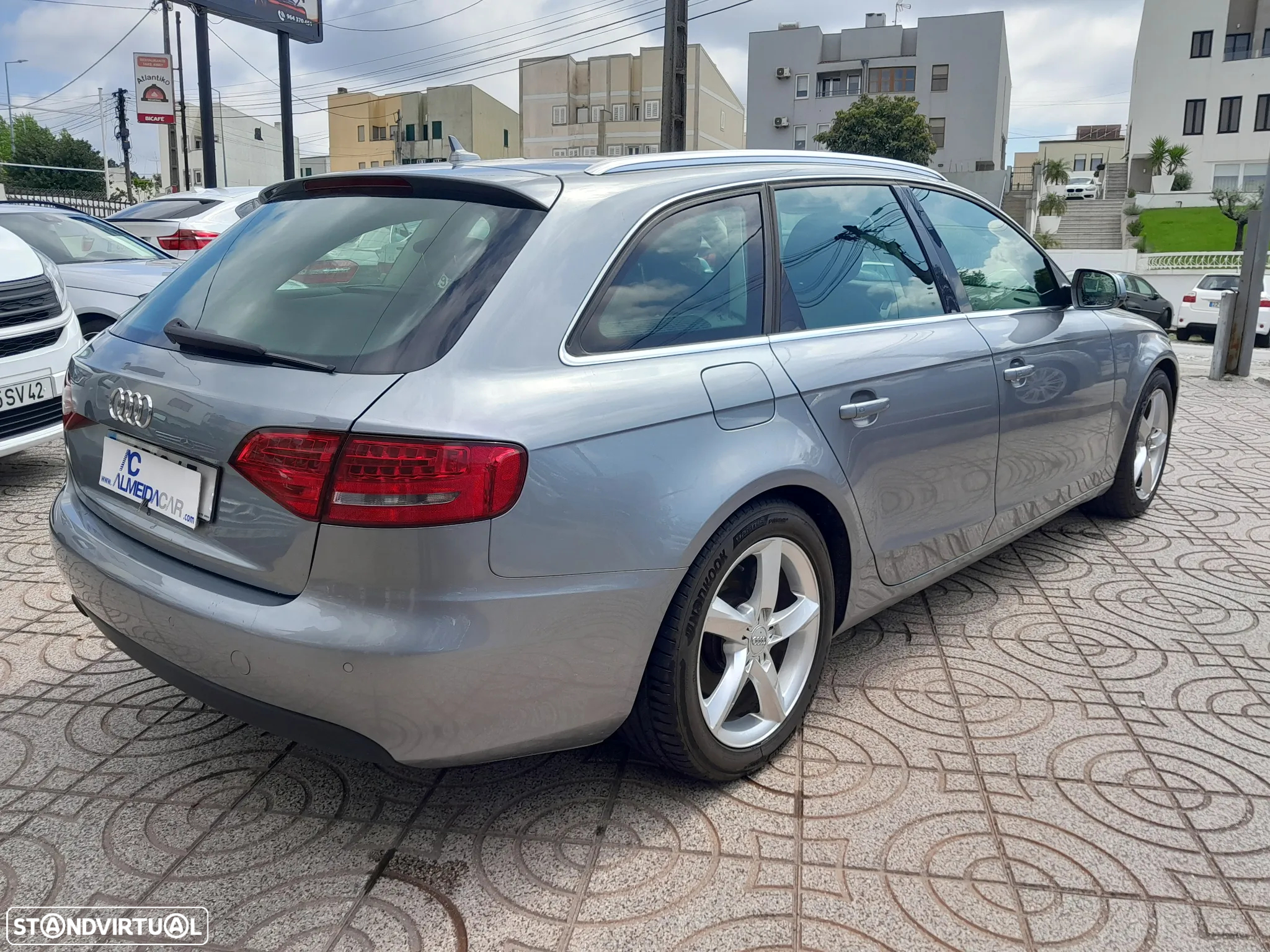 Audi A4 Avant 2.0 TDI Advance - 9