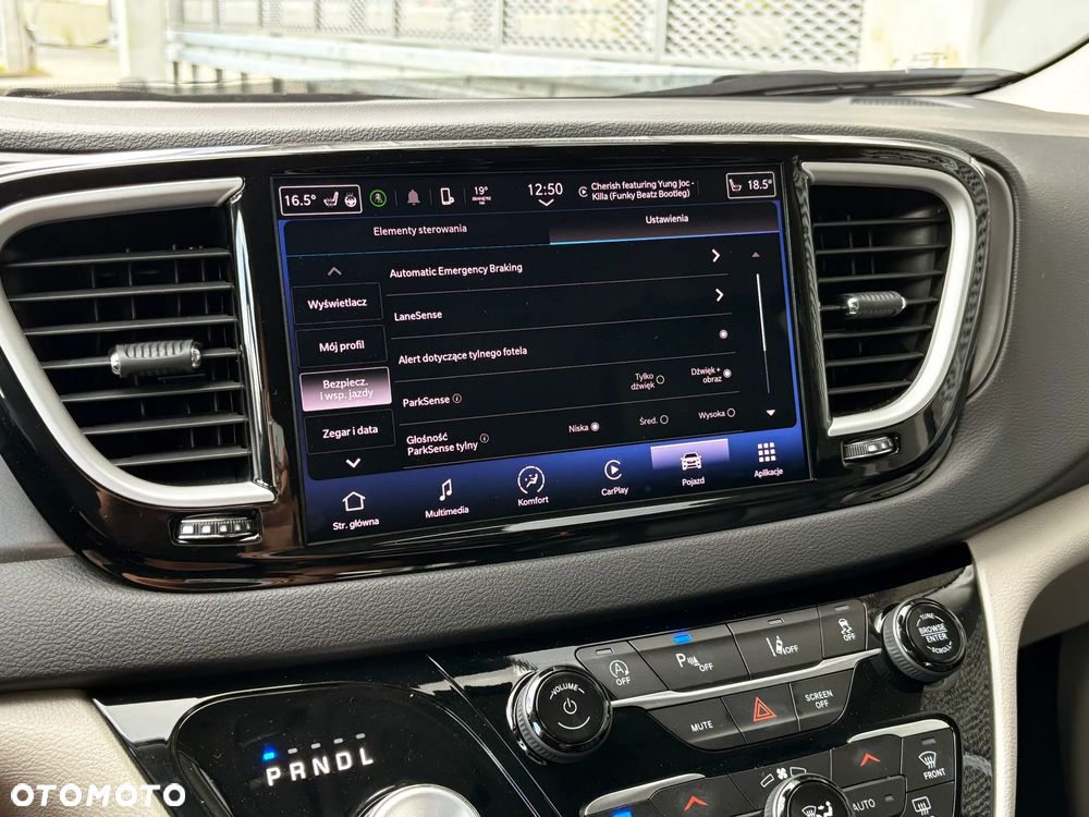 Chrysler Pacifica - 23