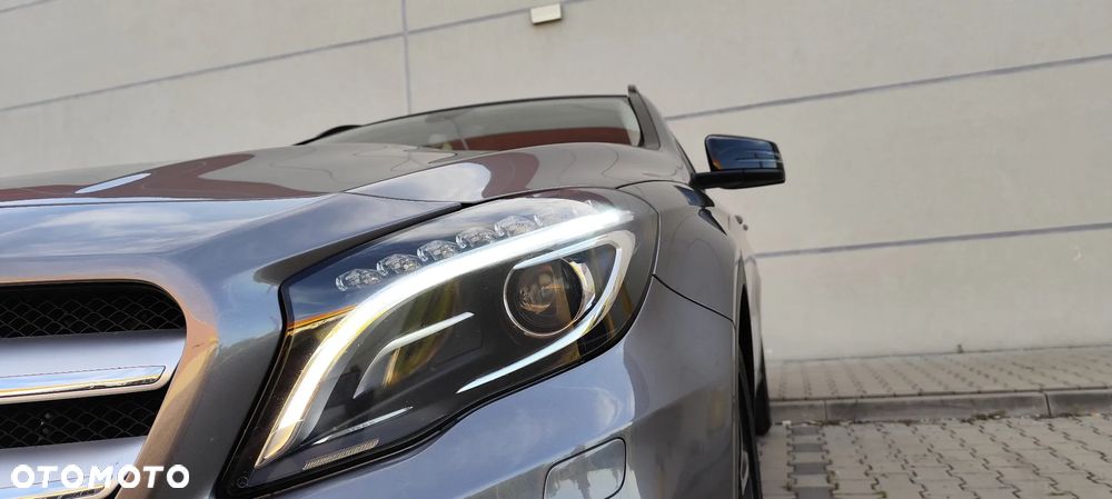 Mercedes-Benz GLA - 30
