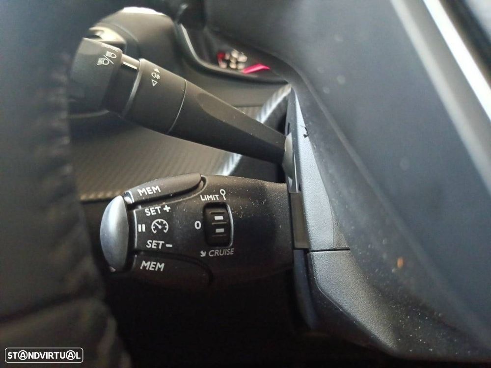 Peugeot 2008 1.2 Hybrid Allure e-DCS6 - 18