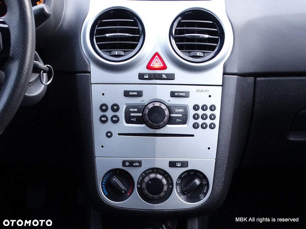 Opel Corsa 1.4 16V Cosmo - 31