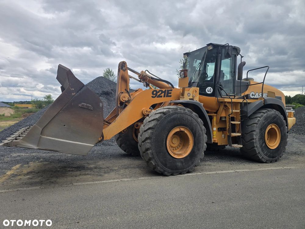 Case 921E - 3
