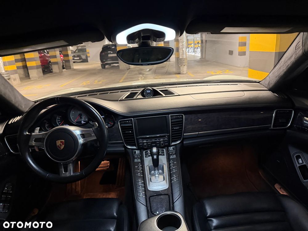 Porsche Panamera GTS PDK - 10