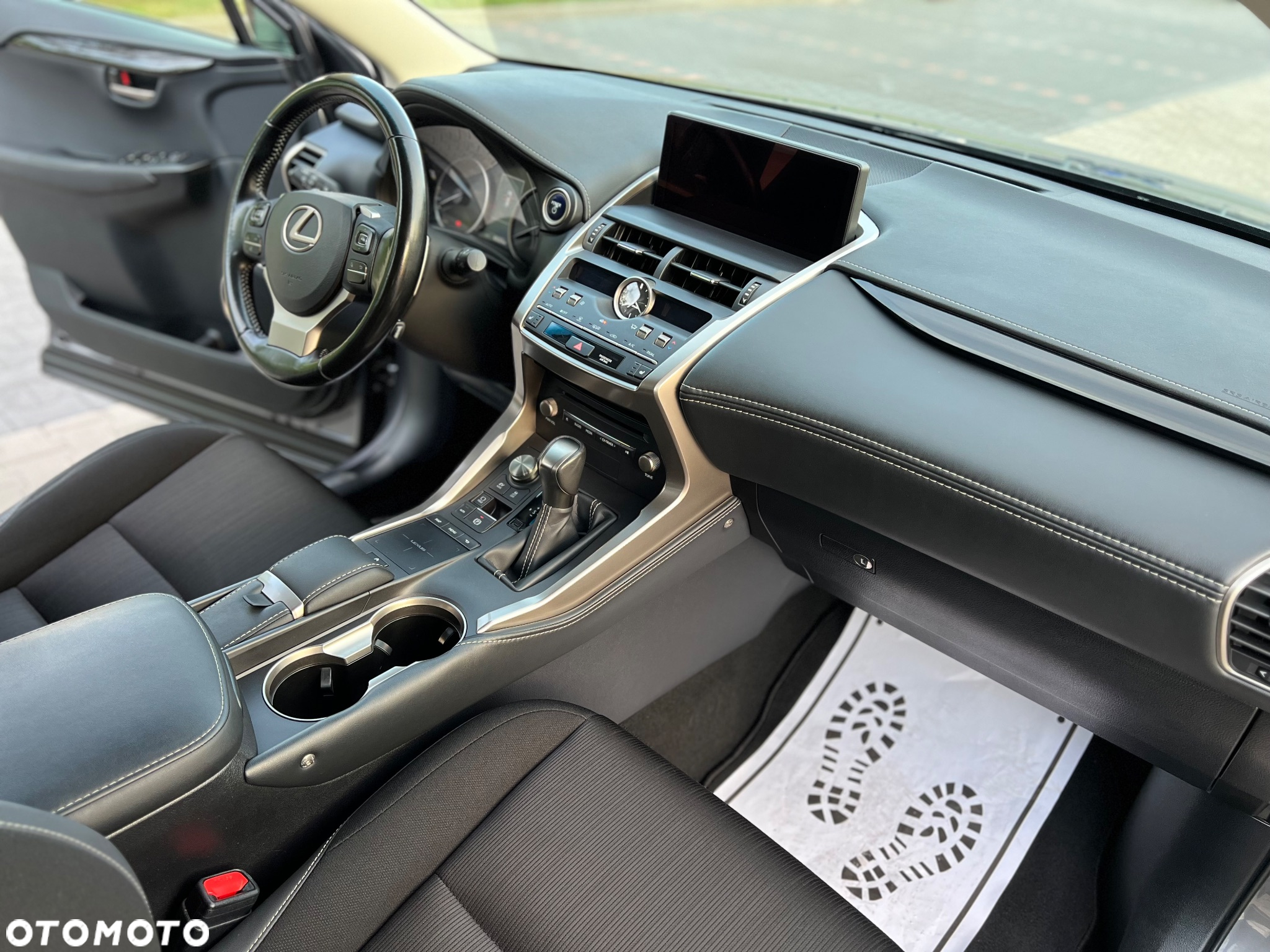Lexus NX 300h Business Edition AWD - 30