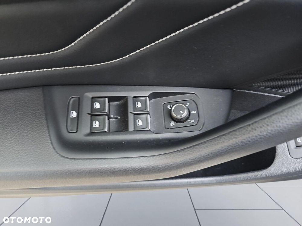 Volkswagen Passat Variant 2.0 TDI EVO Elegance DSG - 17
