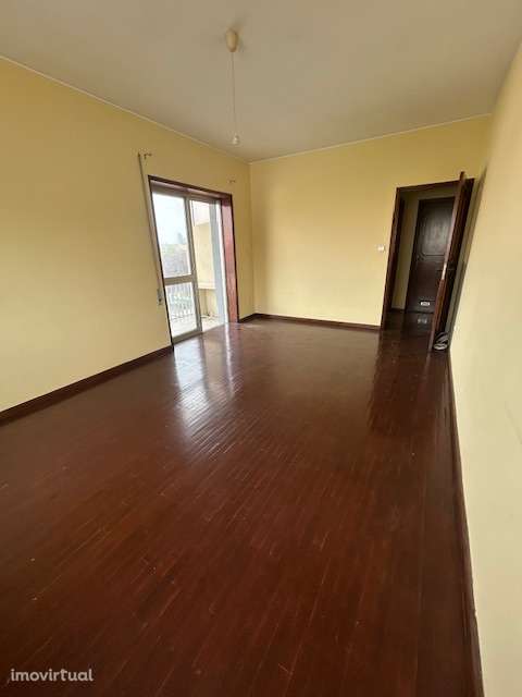 Apartamento T2 com varanda e garagem em São Mamede Infesta - Grande imagem: 3/16