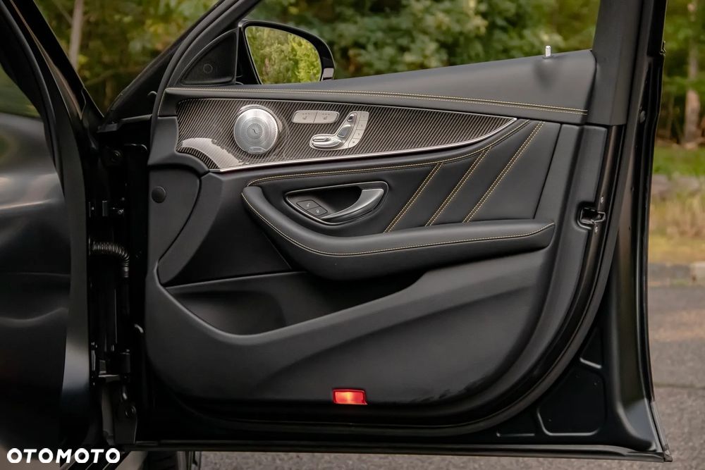 Mercedes-Benz Klasa E 300 9G-TRONIC AMG Line - 19