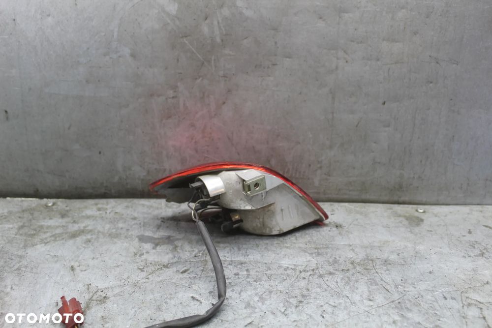 Piaggio X9 Kierunkowskaz kierunek klosz lampa tył tylna prawa prawy - 2