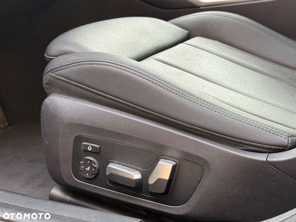 BMW Seria 3 330i M Sport sport - 11