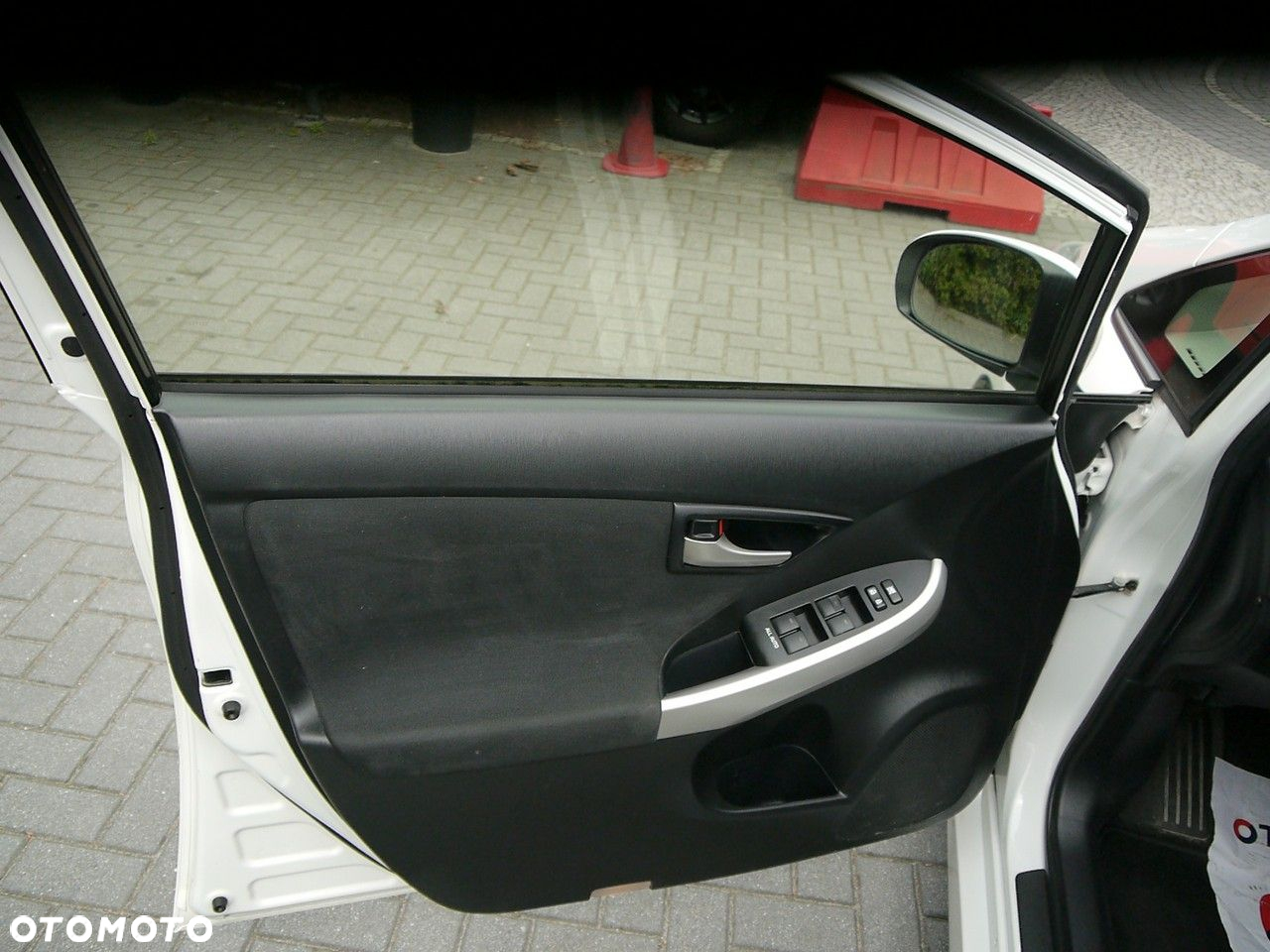 Toyota Prius (Hybrid) Comfort - 30
