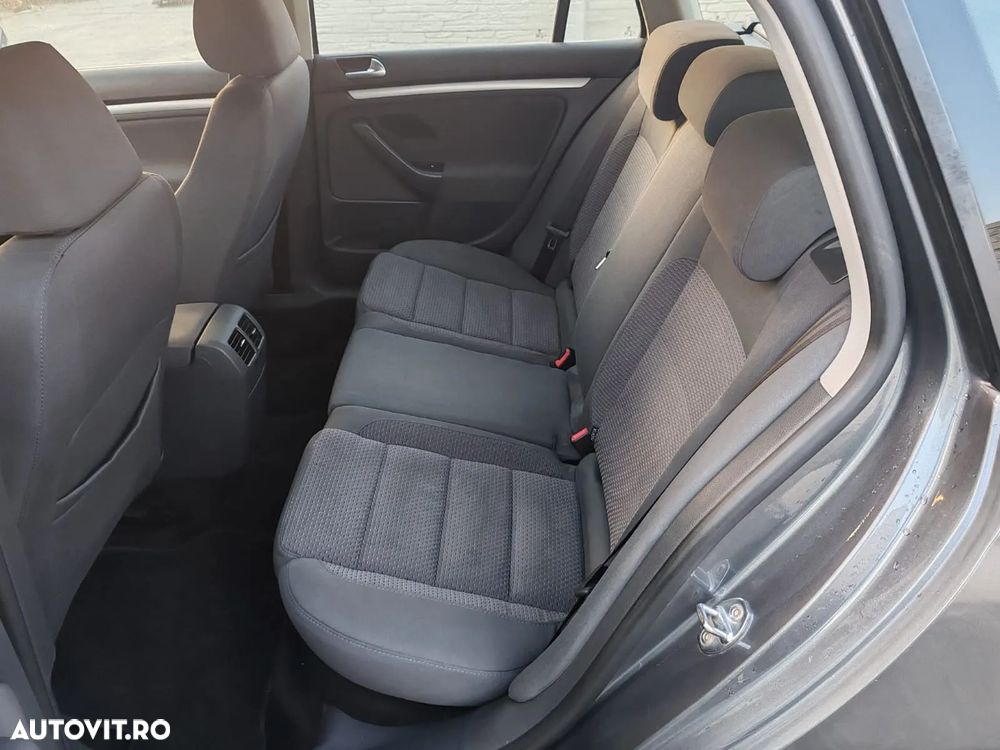 Volkswagen Golf - 10