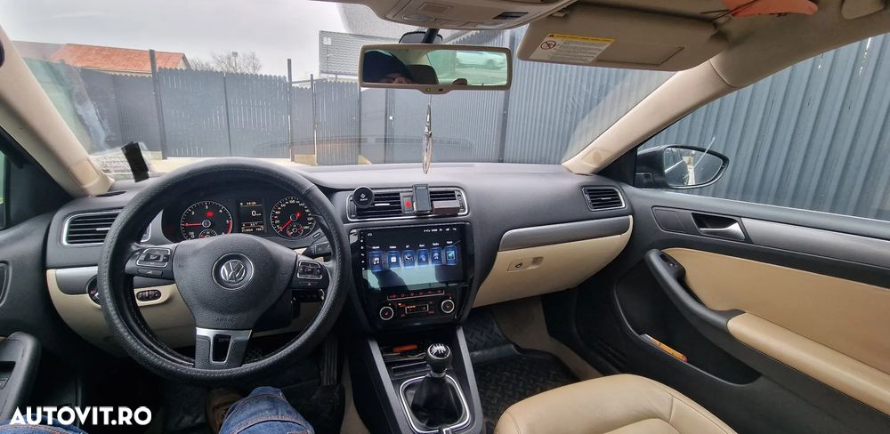 Volkswagen Jetta 1.6 TDI Blue Motion Technology Trendline - 7