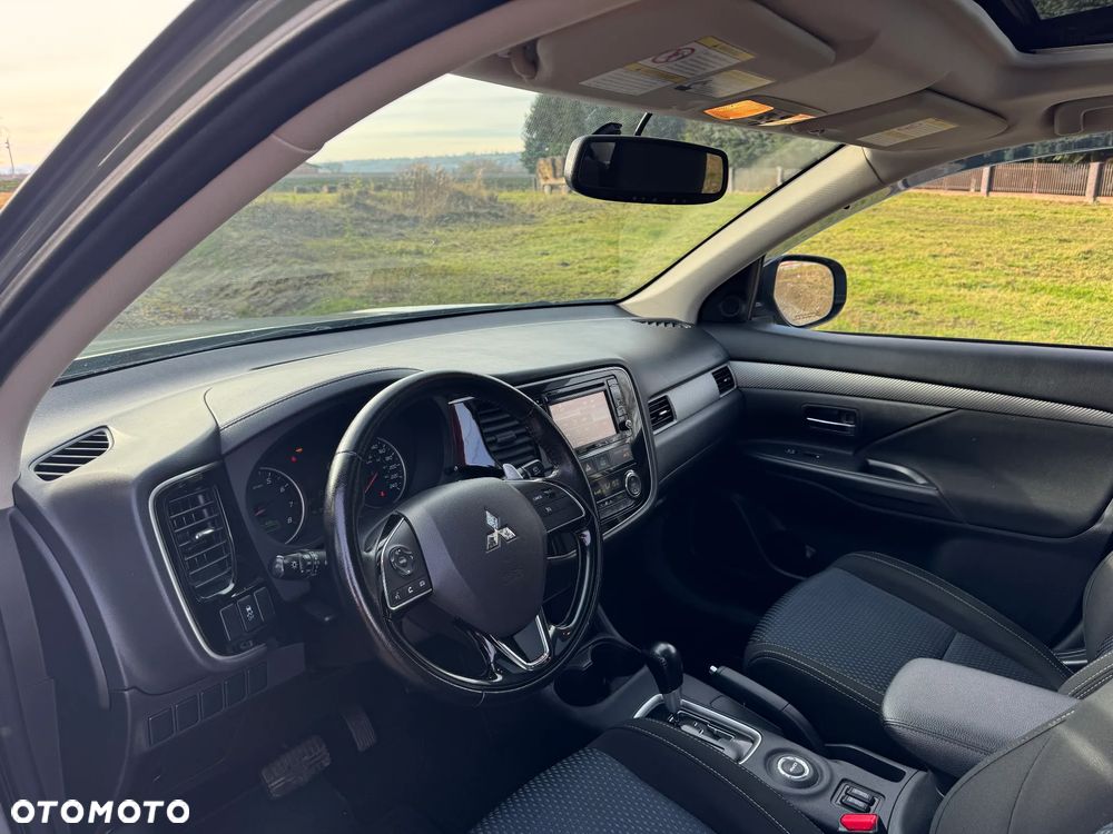 Mitsubishi Outlander 2.4 4WD CVT Instyle - 14