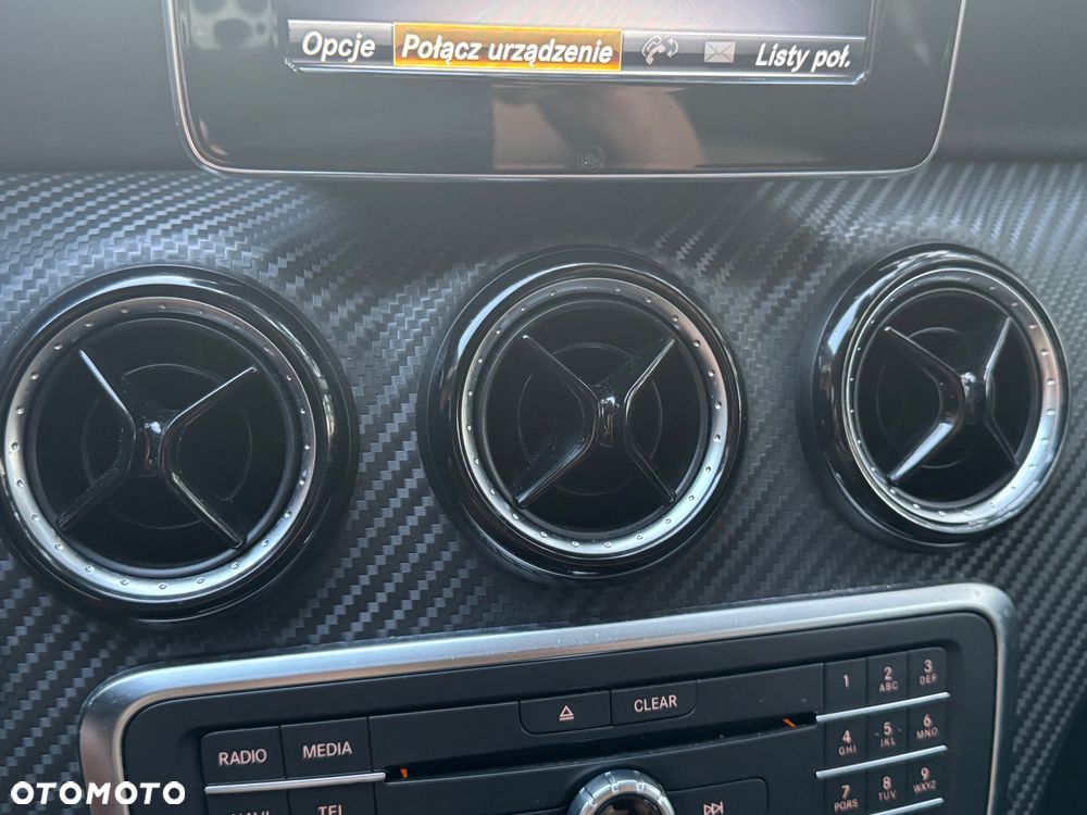 Mercedes-Benz GLA 200 7G-DCT Urban - 22