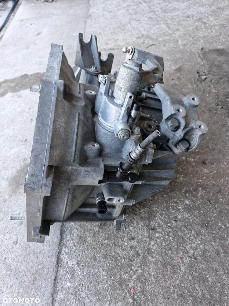 Skrzynia biegów opel astra H zafira B 1.9 cdti - 2