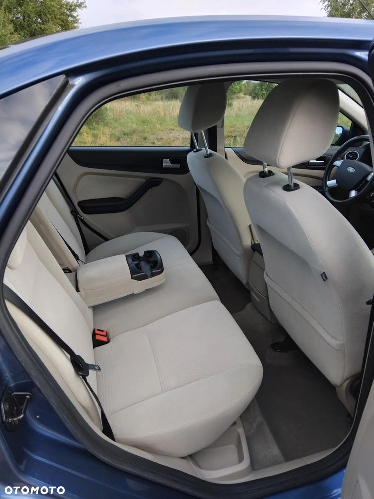 Ford Focus 1.6 Ghia - 17