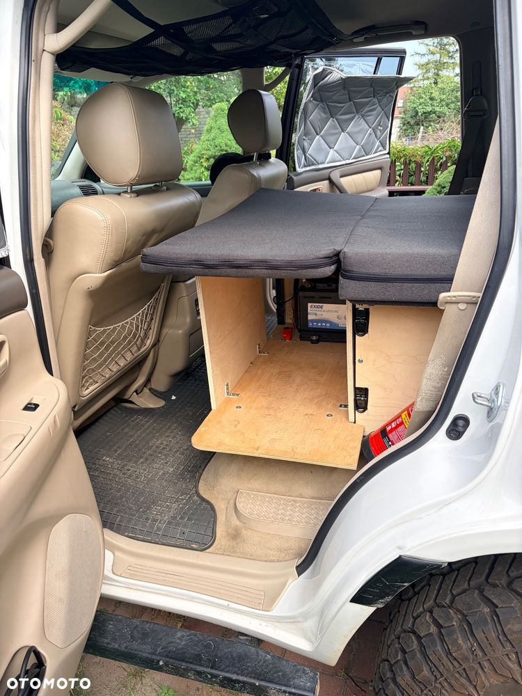 Toyota Land Cruiser 100 Executive - 21