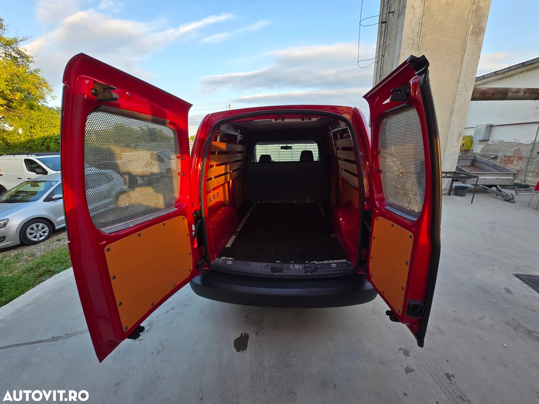 Volkswagen Caddy MAXI / CUTIE AUTOMATĂ / 2012 - 24