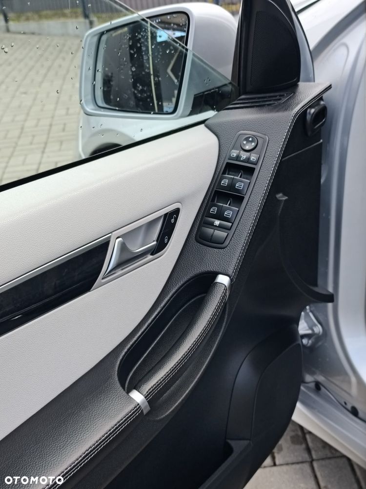 Mercedes-Benz Klasa R 350 CDI 4-Matic - 36
