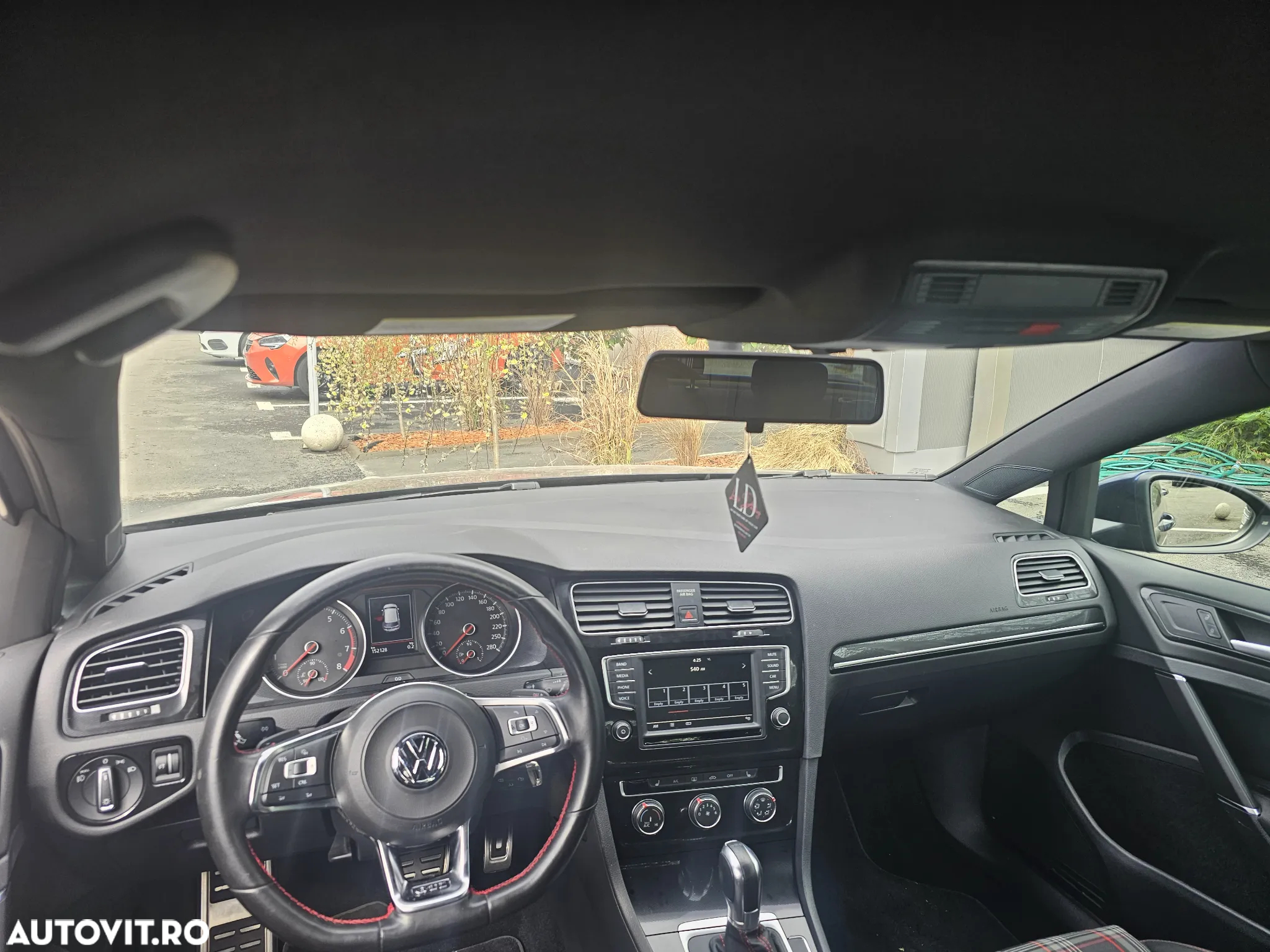 Volkswagen Golf - 10