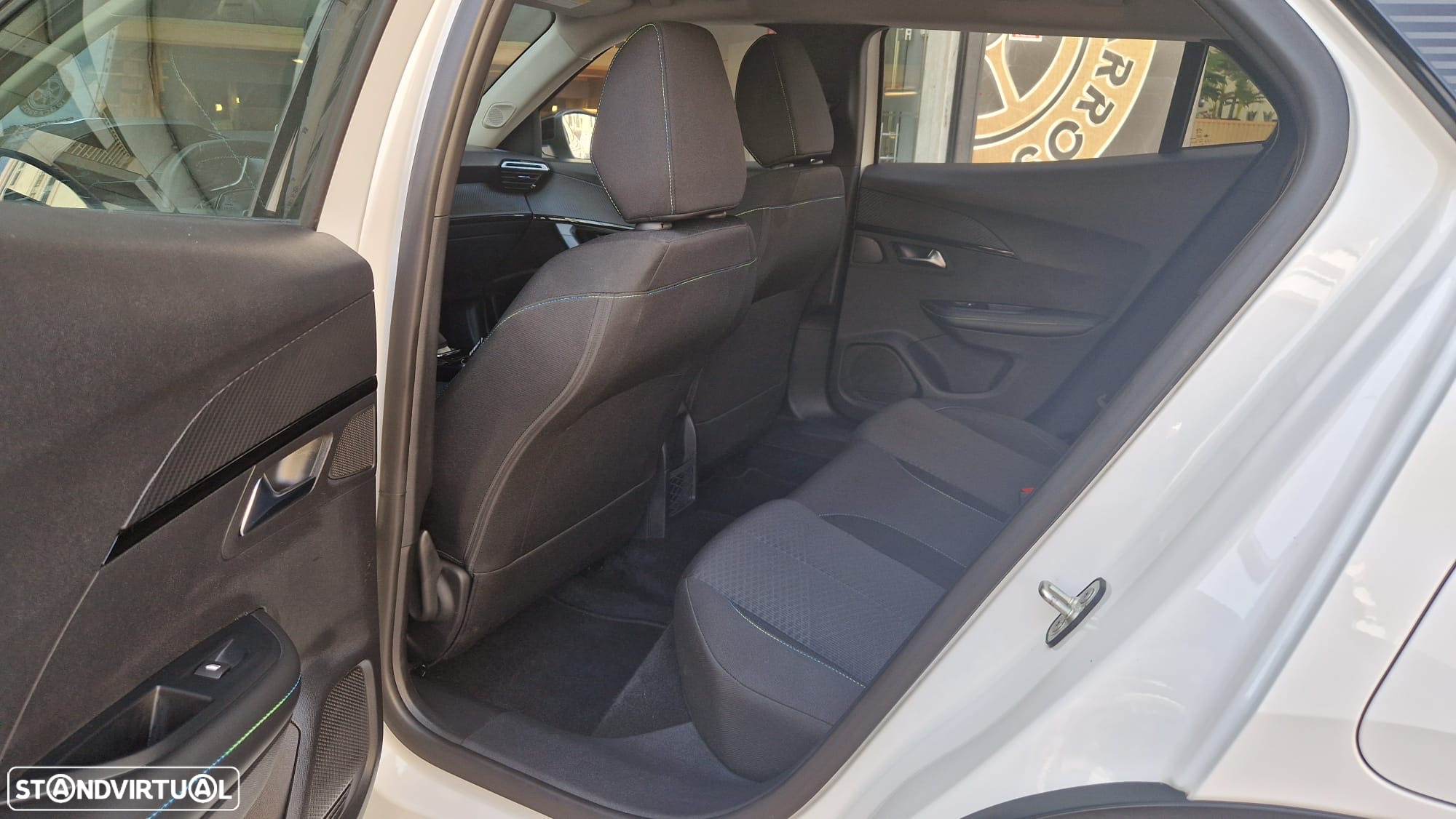 Peugeot e-2008 50 kWh Allure Pack - 9