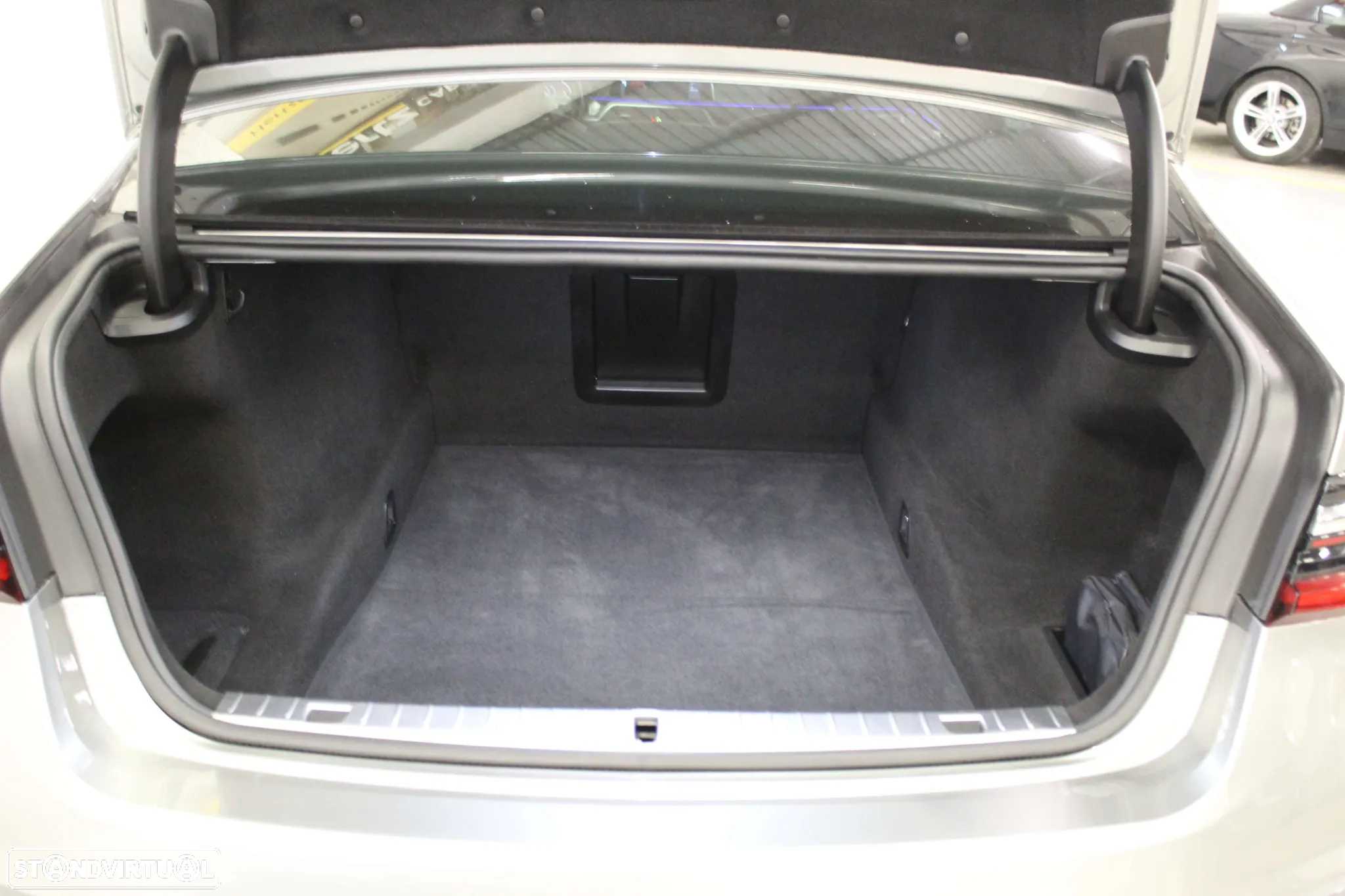 BMW 740 d xDrive Pack M Auto - 36