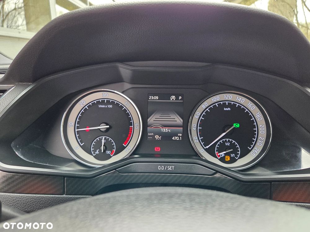 Skoda Superb 2.0 TDI SCR Sportline DSG - 34