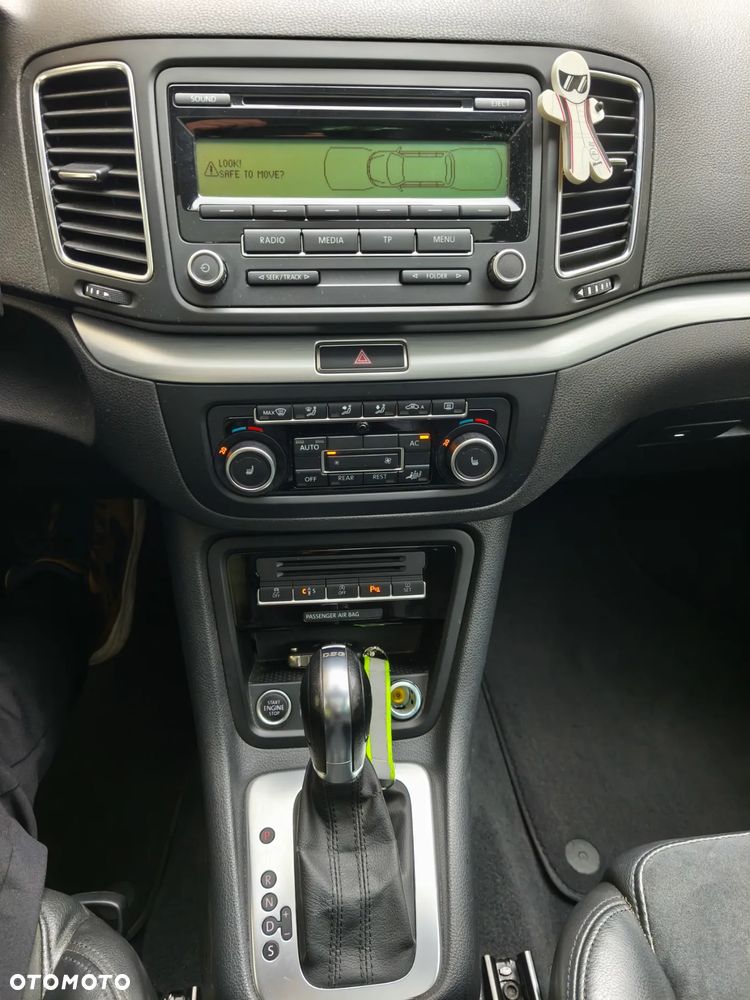 Volkswagen Sharan 2.0 TDI Highline DSG - 24