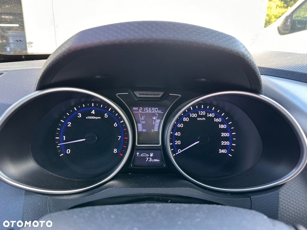Hyundai Veloster - 12