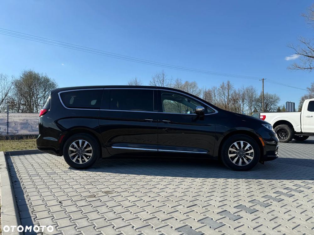 Chrysler Pacifica - 3