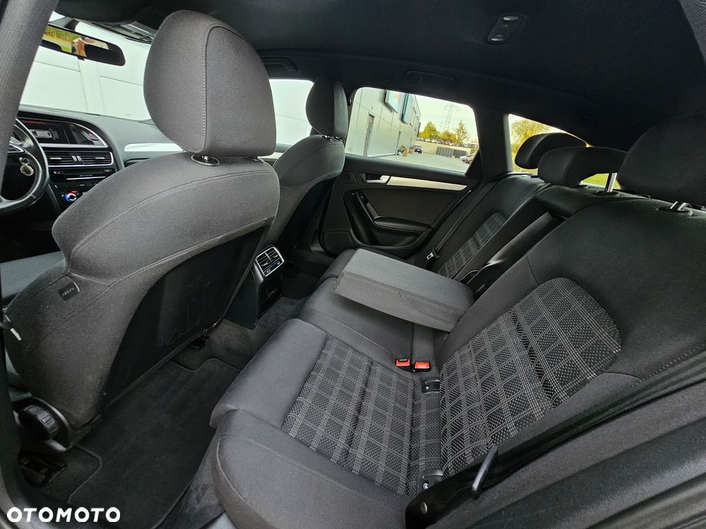 Audi A4 Avant 2.0 TDI DPF clean diesel multitronic S line Sportpaket - 27