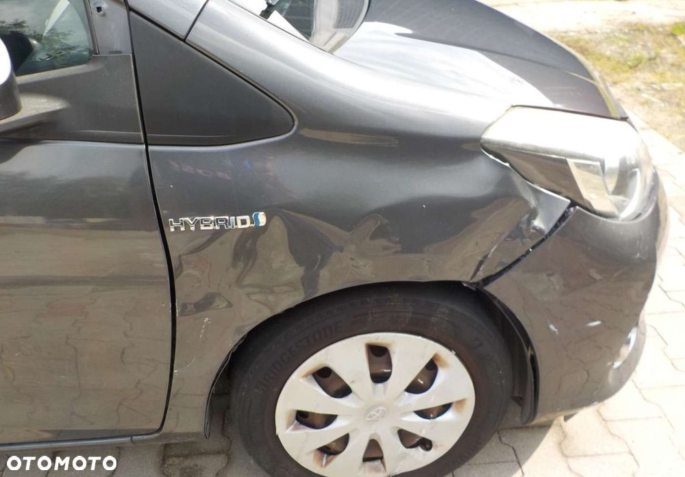 Toyota Yaris Hybrid 100 Dynamic EU6 - 19