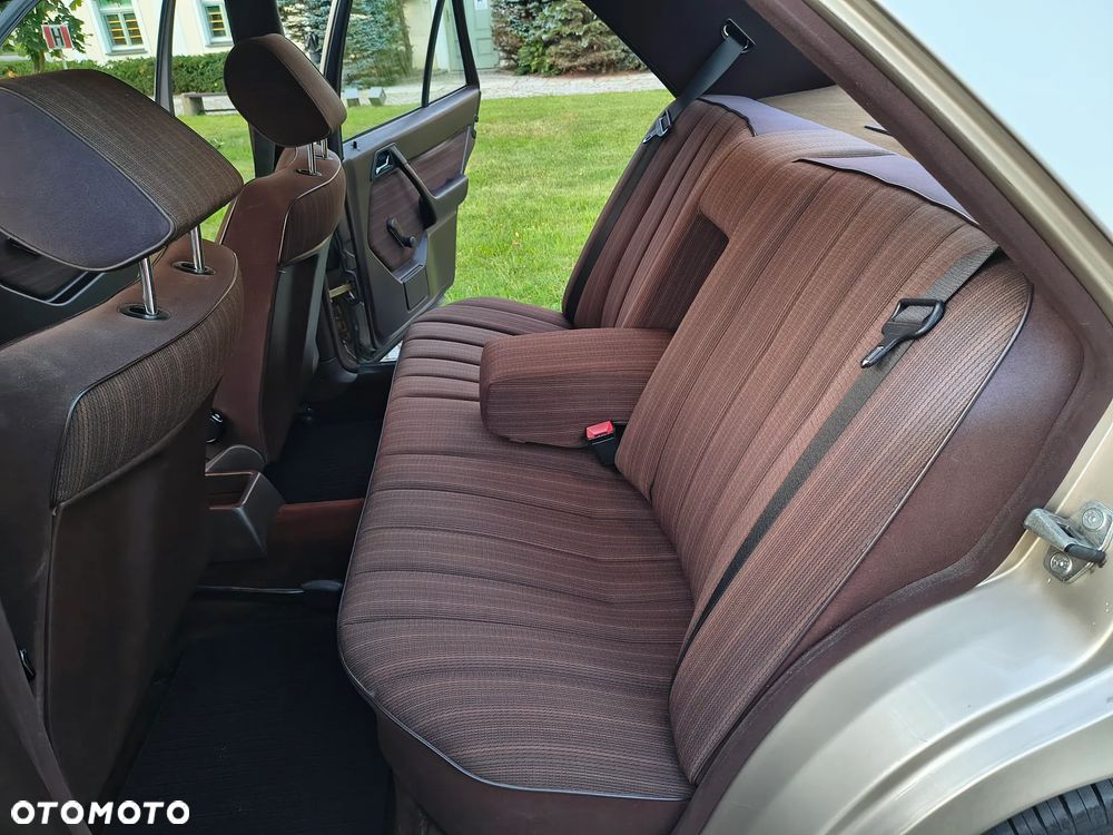 Mercedes-Benz W124 (1984-1993) - 19