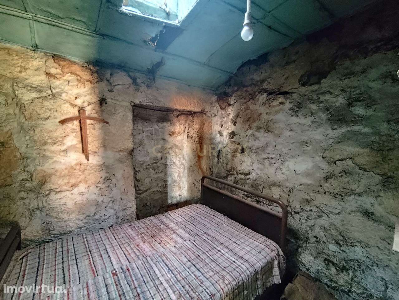 Moradia Rústica para Restaurar a 14 km da cidade de Chaves - Grande imagem: 5/20