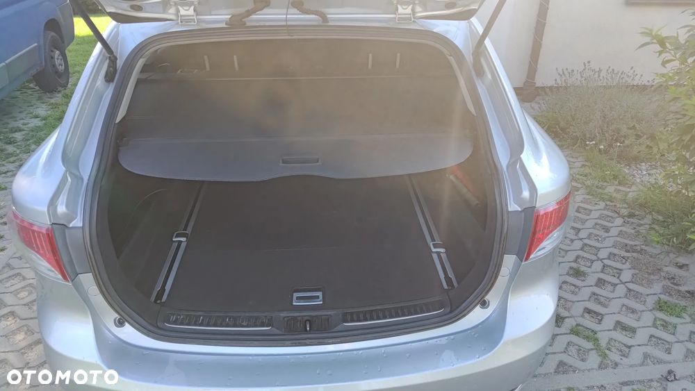 Toyota Avensis 1.8 Sol NAVI - 24