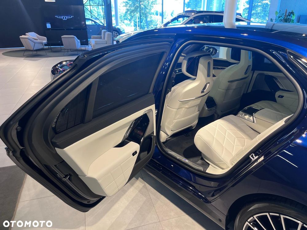 BMW Seria 7 740d xDrive mHEV sport - 24