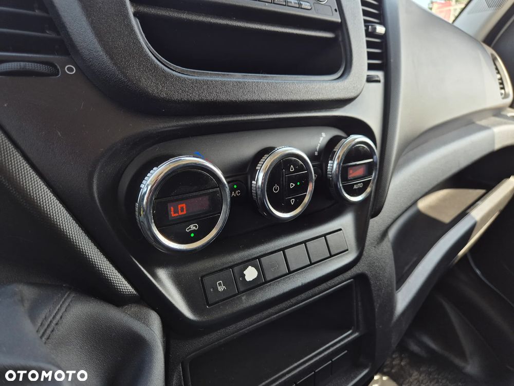 Iveco Daily 35S16, nowa skrzynia 4,40 x 2,30m, klimatyzacja - 10