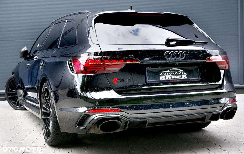 Audi RS4 Limousine - 4