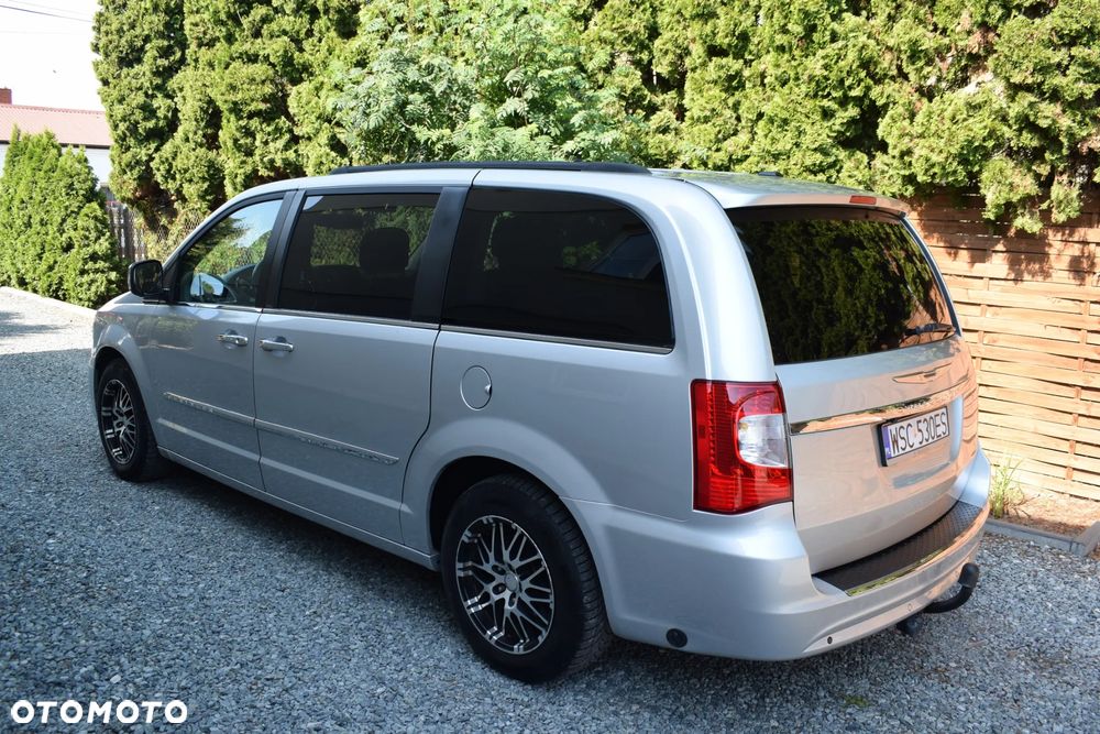 Chrysler Town & Country 3.6 Limited - 17