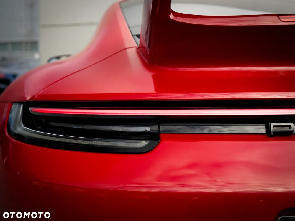 Porsche 911 Carrera GTS - 10