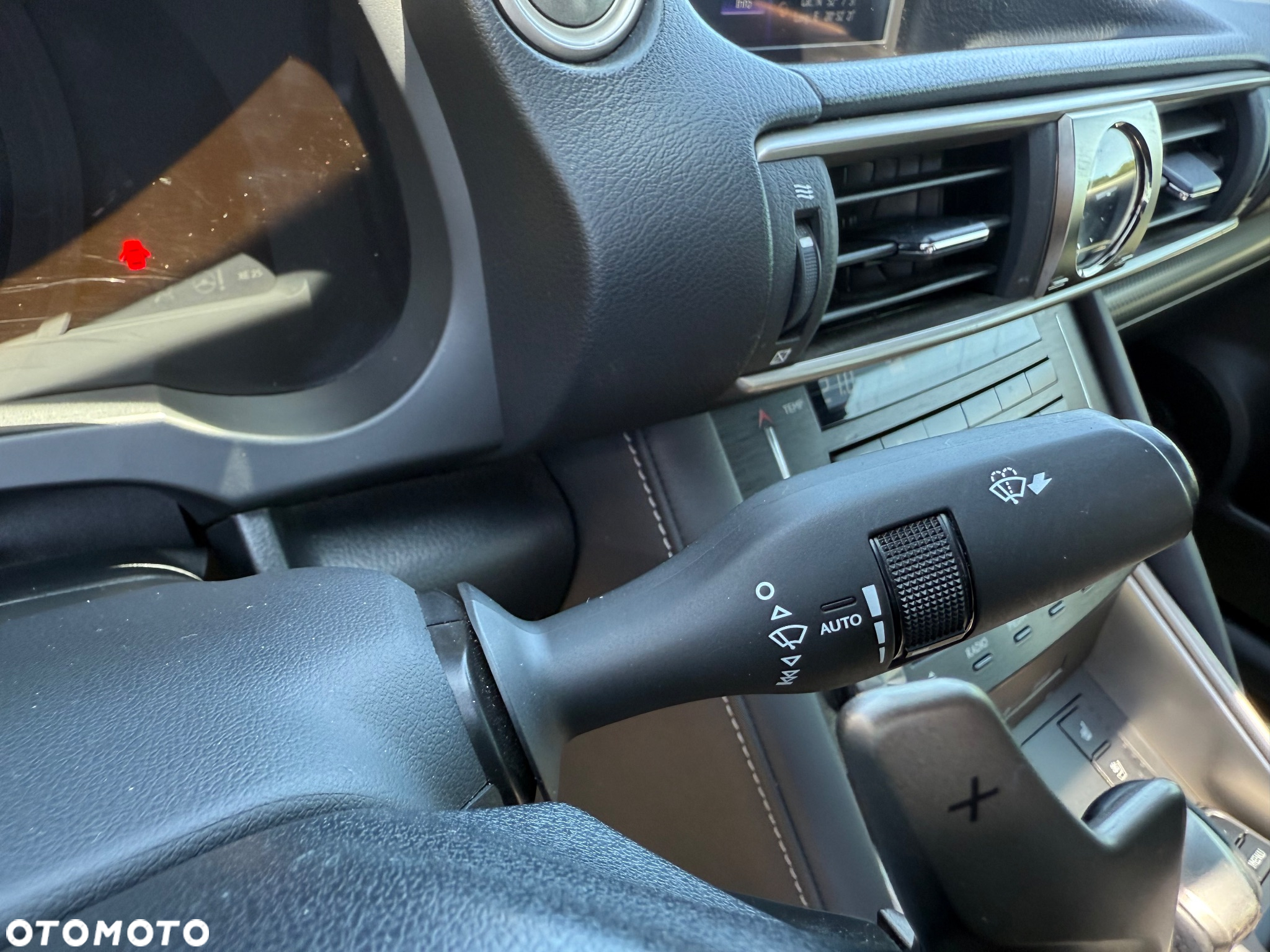 Lexus IS 200t / 300 F Sport - 23